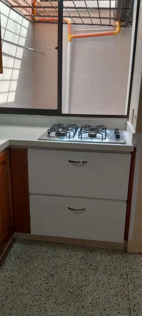 Closet interior abierto