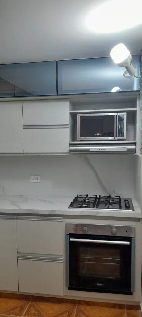 Cocina blanca esquinera