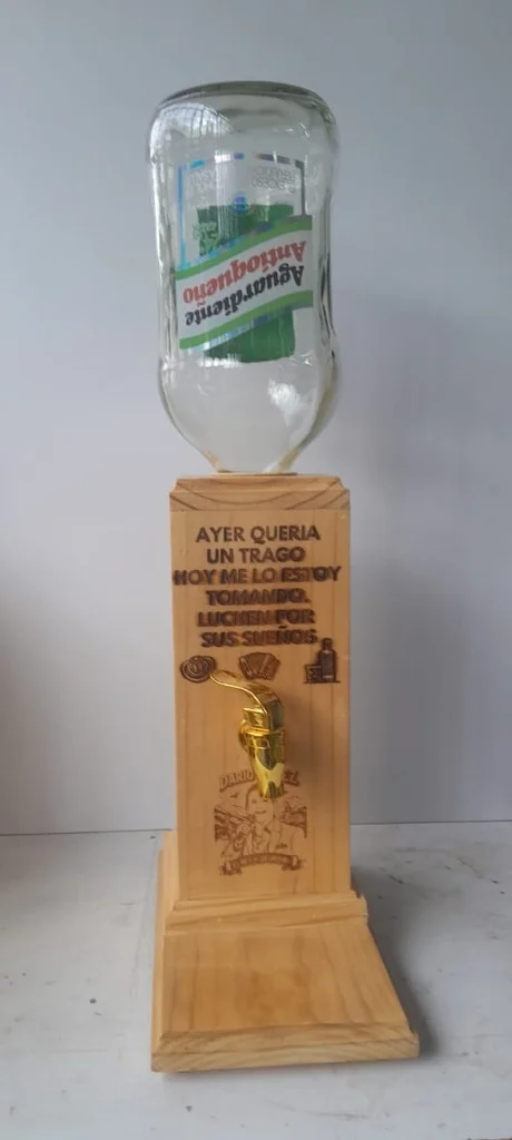 Dispensador de licor grabado
