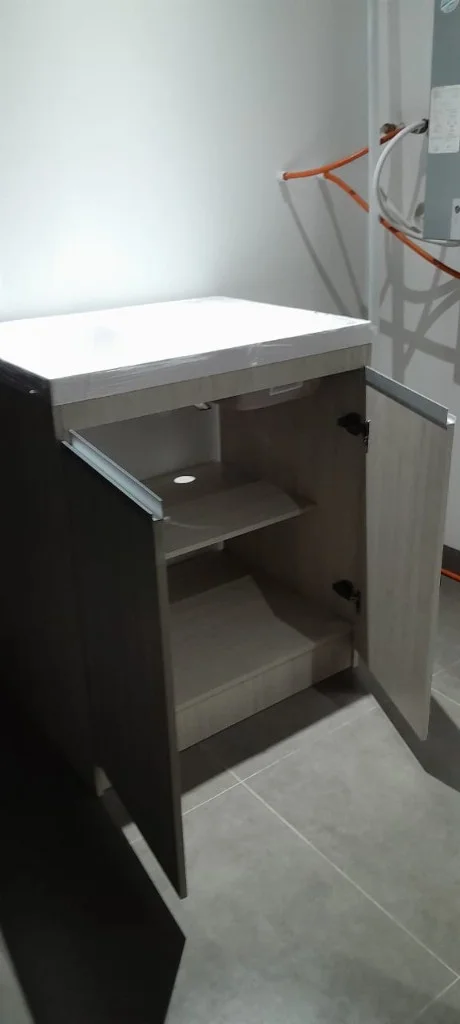 Mueble turquesa cerrado